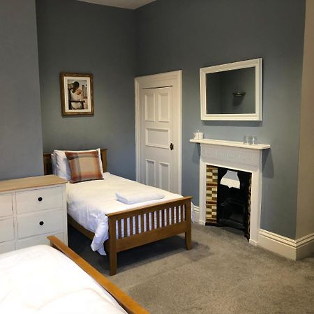 Corra Lynn Bed & Breakfast Whitby Exterior photo