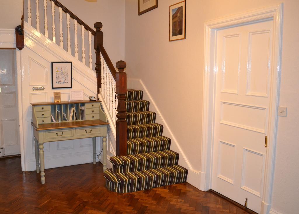 Corra Lynn Bed & Breakfast Whitby Exterior photo