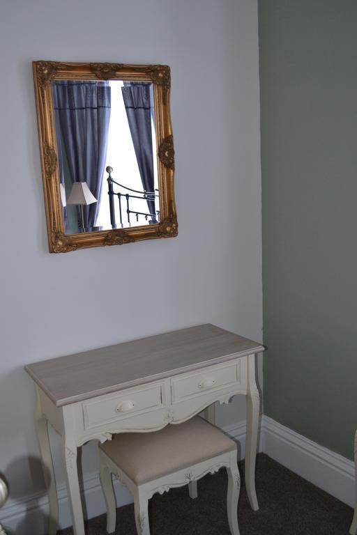 Corra Lynn Bed & Breakfast Whitby Exterior photo