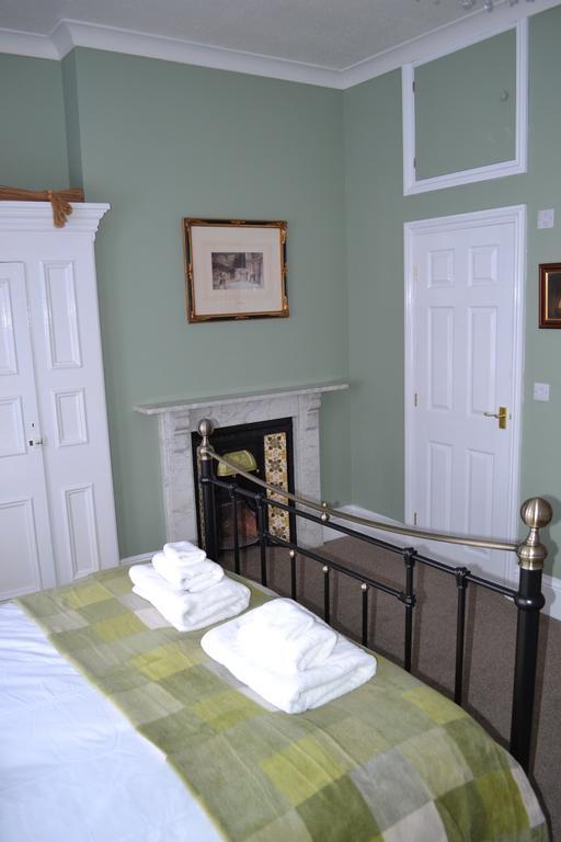 Corra Lynn Bed & Breakfast Whitby Exterior photo