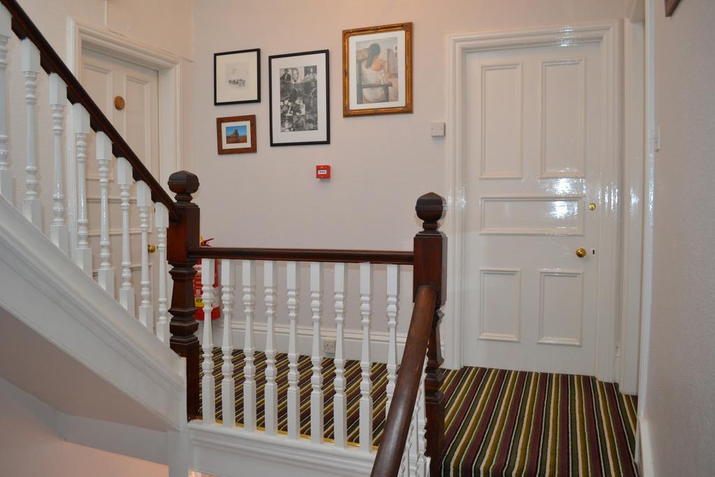 Corra Lynn Bed & Breakfast Whitby Exterior photo
