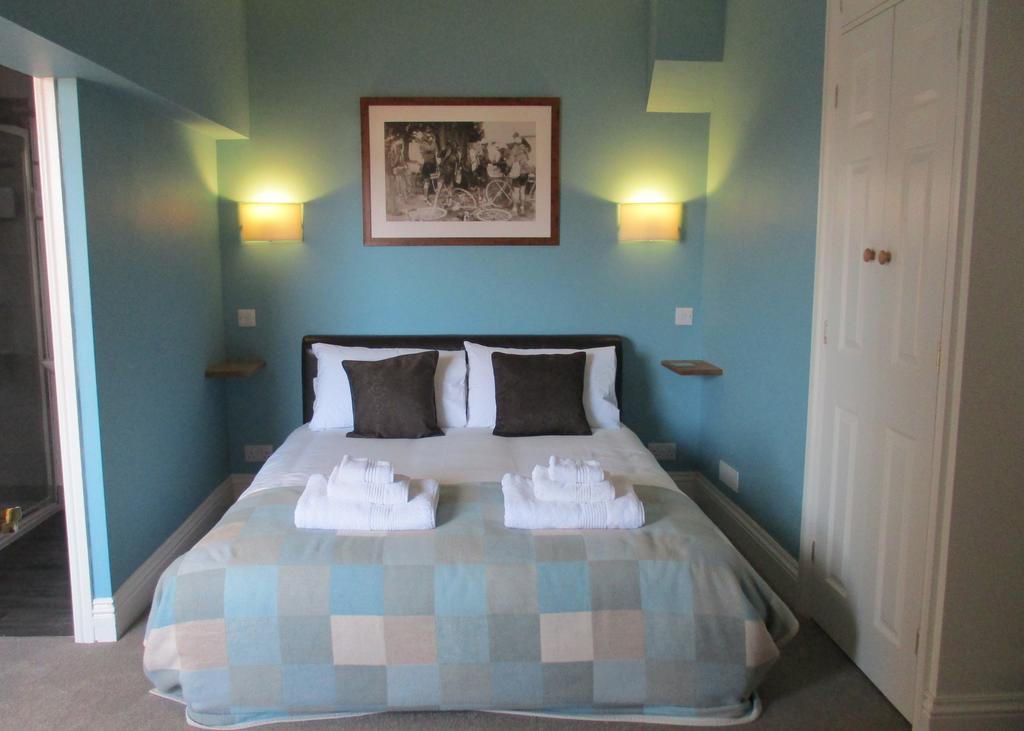 Corra Lynn Bed & Breakfast Whitby Exterior photo