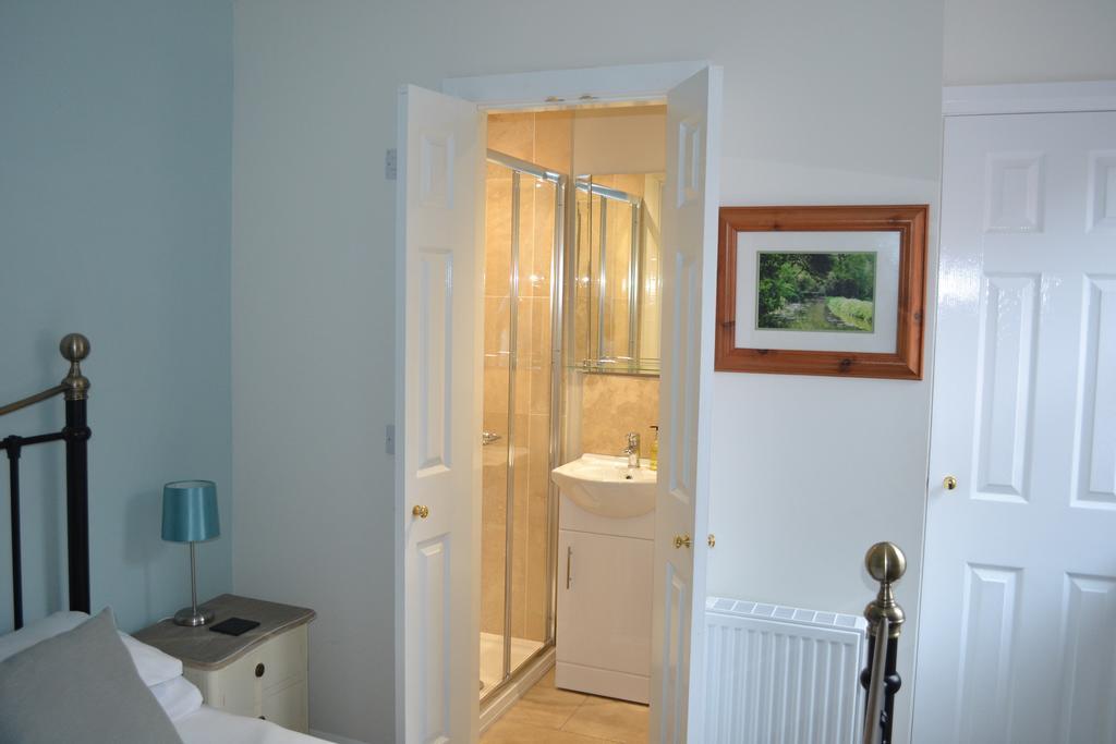 Corra Lynn Bed & Breakfast Whitby Exterior photo