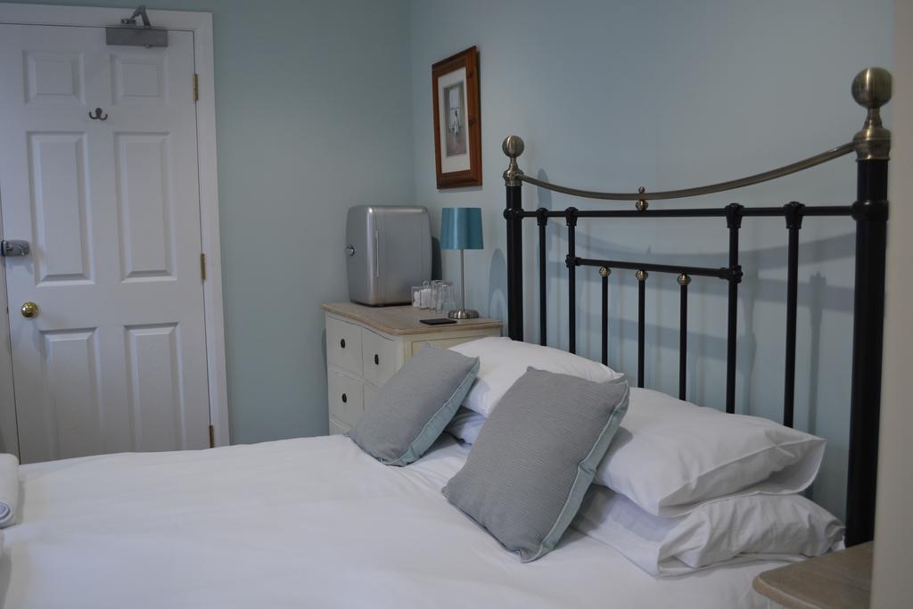 Corra Lynn Bed & Breakfast Whitby Exterior photo