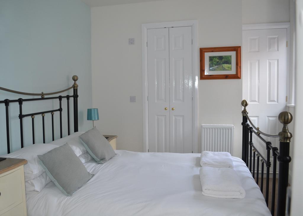 Corra Lynn Bed & Breakfast Whitby Exterior photo