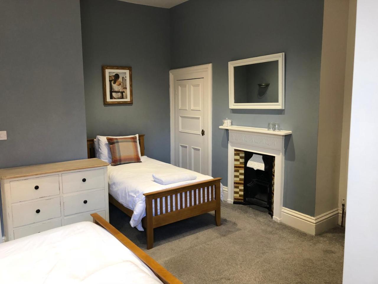 Corra Lynn Bed & Breakfast Whitby Exterior photo